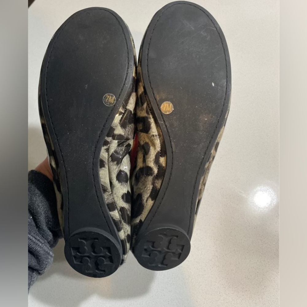TORY BURCH EDDIE ANIMAL-PRINT PATENT
LEATHER BALLERINA FLATS - Picture 4 of 6